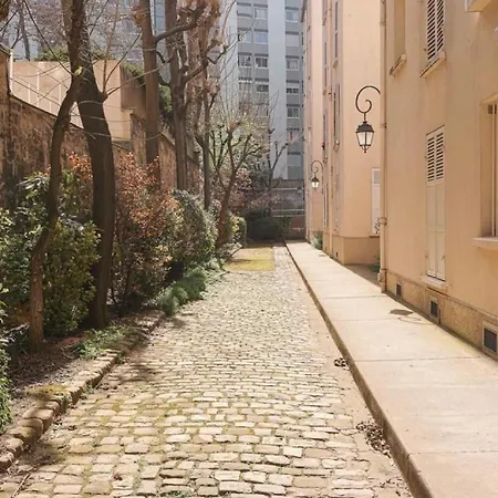 8 Arrondissement *